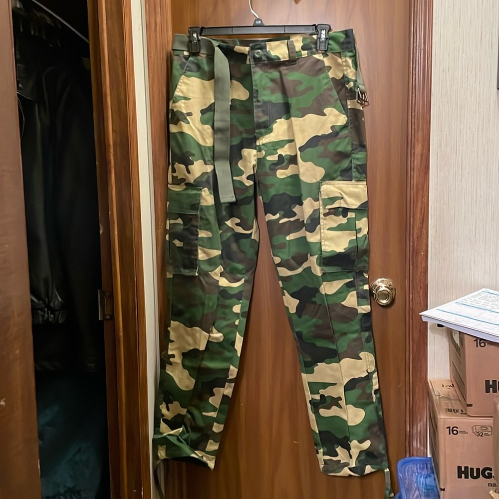 Men's camouflage ACCESS Pants with belt. Size 34x32